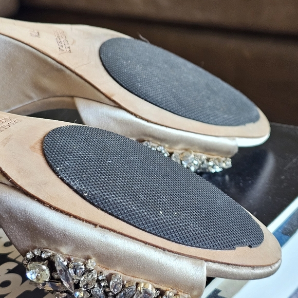 Badgley Mischka Satin & Crystal Embellished Wedge Heels Pearl Color 7.5 - Picture 8 of 9
